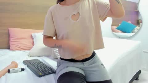 Snapshot of luz_mia1 chatting on February 6, 2026, 1:03 pm Luz online show from February 6, 2026, 1:03 pm