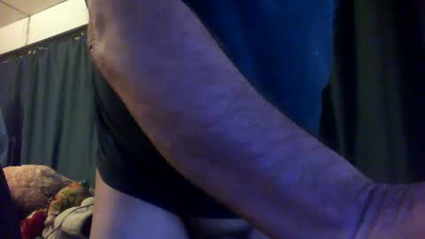 Snapshot of lv2strk chatting on October 8, 2025, 6:44 am Dave Moore online show from October 8, 2025, 6:44 am