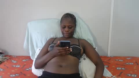 LWANDLE17 online show from February 5, 2025, 7:39 am