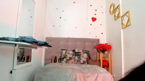 LyaBloom online show from May 6, 2026, 10:42 am