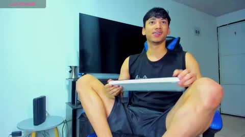 Snapshot of lyam_russo chatting on May 8, 2026, 5:13 am Lyam online show from May 8, 2026, 5:13 am