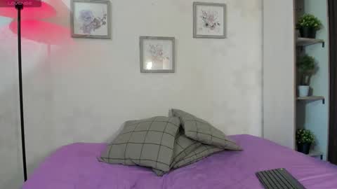 Lyan online show from September 27, 2025, 7:19 pm