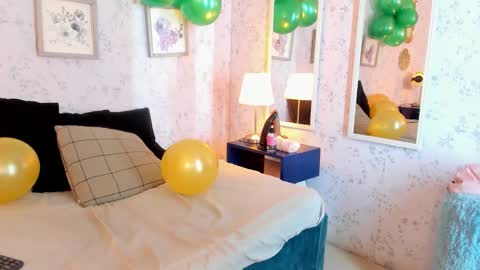 Lyan online show from March 17, 2026, 8:12 pm