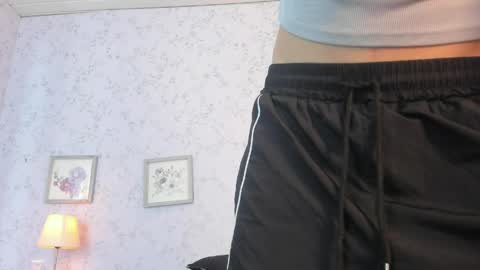 Snapshot of lyan_twink chatting on April 2, 2026, 7:33 pm Lyan online show from April 2, 2026, 7:33 pm