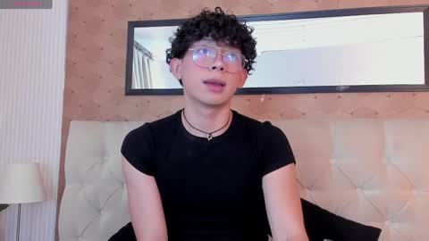 Snapshot of lyan_twink chatting on April 29, 2026, 7:42 pm Lyan online show from April 29, 2026, 7:42 pm