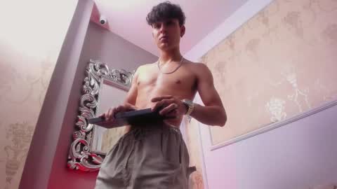 Lyan online show from February 5, 2026, 3:44 am