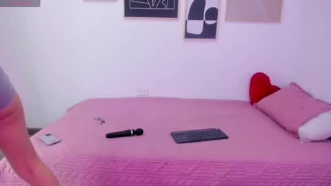  Lycoris  online show from April 16, 2026, 9:39 pm