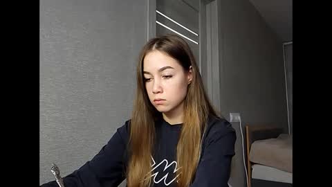 Mia online show from December 19, 2025, 3:46 am