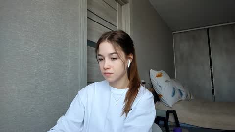 Mia online show from February 8, 2026, 4:27 am