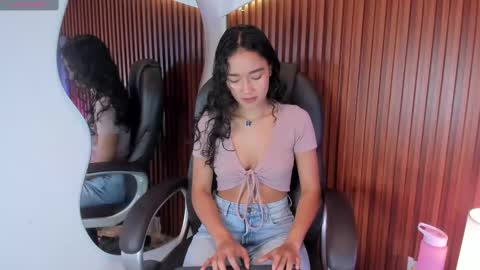 Lyhana Lee online show from October 4, 2025, 12:14 pm