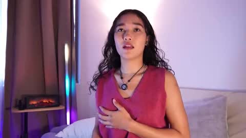 Lyhana Lee online show from December 14, 2025, 1:38 pm