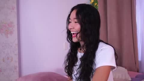 Lyhana Lee online show from April 26, 2026, 1:53 pm
