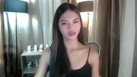Snapshot of lykaloops chatting on April 19, 2026, 12:59 pm LYKA LOOPS online show from April 19, 2026, 12:59 pm