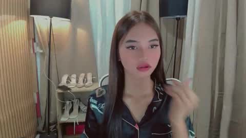 Snapshot of lykaloops chatting on May 3, 2026, 5:08 pm LYKA LOOPS online show from May 3, 2026, 5:08 pm