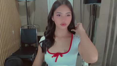 Snapshot of lykaloops chatting on May 17, 2026, 5:31 pm LYKA LOOPS online show from May 17, 2026, 5:31 pm