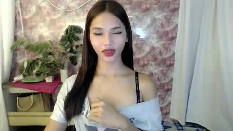 Snapshot of lykaloops chatting on June 1, 2026, 3:58 pm LYKA LOOPS online show from June 1, 2026, 3:58 pm