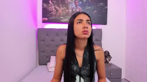 lyl_cristal online show from September 14, 2025, 4:22 am