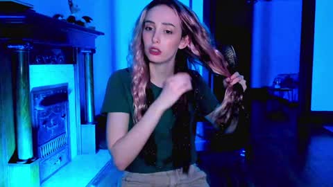 Snapshot of lylacdoll chatting on December 16, 2024, 12:59 am LylacDoll online show from December 16, 2024, 12:59 am