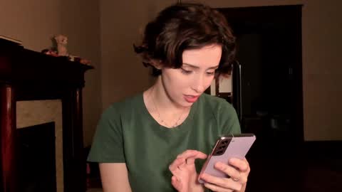 Snapshot of lylacdoll chatting on December 30, 2024, 12:43 am LylacDoll online show from December 30, 2024, 12:43 am