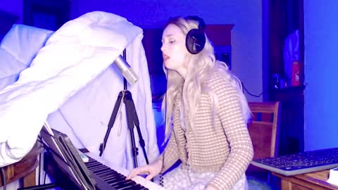 Snapshot of lylacdoll chatting on January 15, 2025, 1:12 am LylacDoll online show from January 15, 2025, 1:12 am