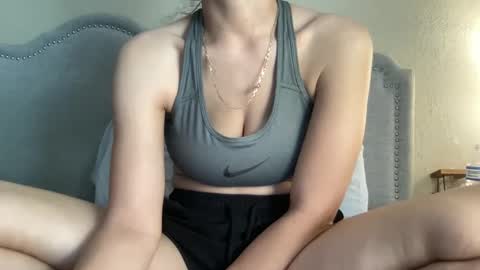 Snapshot of lylajades chatting on January 20, 2025, 5:59 pm Olivia online show from January 20, 2025, 5:59 pm