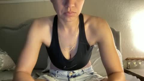 Snapshot of lylajades chatting on February 6, 2025, 11:37 pm Olivia online show from February 6, 2025, 11:37 pm