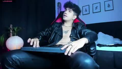 Lyle Bennett Freelance Model online show from July 1, 2026, 10:39 am
