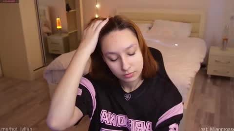 Snapshot of lylianrosse chatting on November 3, 2025, 7:09 am Lylian online show from November 3, 2025, 7:09 am