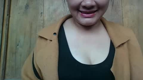 lylymai online show from September 28, 2025, 1:44 am