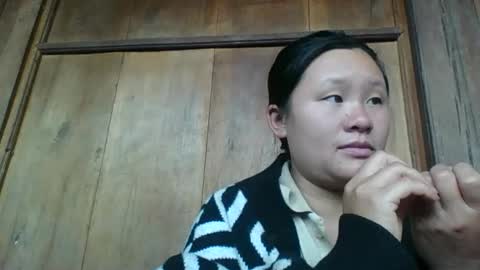 lylymai online show from September 29, 2025, 1:44 am