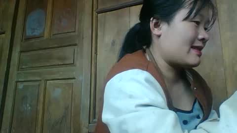 lylymai online show from October 23, 2025, 2:22 am