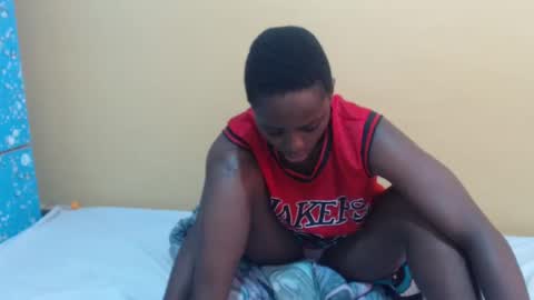 lyn_anna online show from February 5, 2025, 11:34 am
