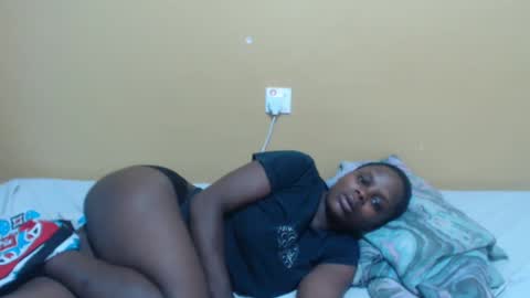 lyn_anna online show from February 19, 2025, 7:38 pm