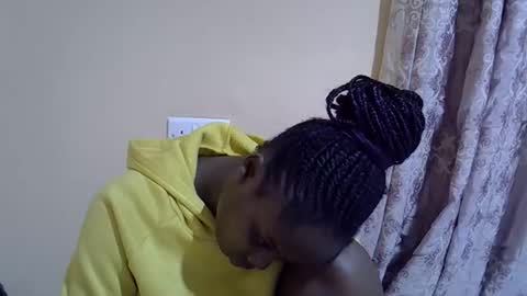 lyn_anna online show from September 29, 2025, 7:08 pm