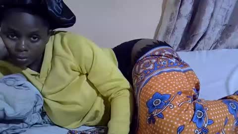 lyn_anna online show from September 30, 2025, 8:14 pm