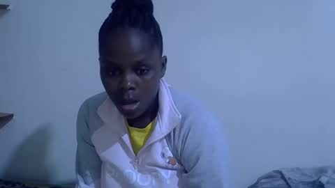lyn_anna online show from May 16, 2026, 1:02 am
