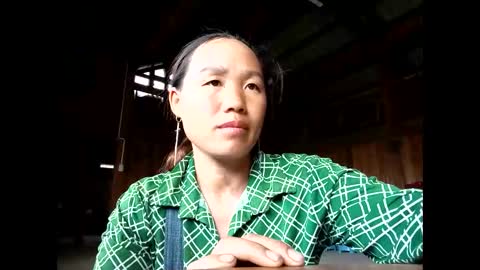 lyn_eva online show from April 26, 2026, 10:24 am