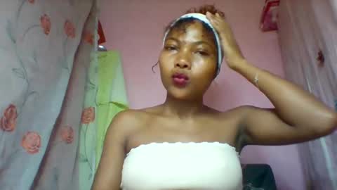 lyndah19 online show from February 6, 2026, 7:39 pm