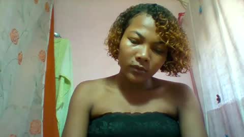 lyndah19 online show from February 18, 2026, 7:37 am