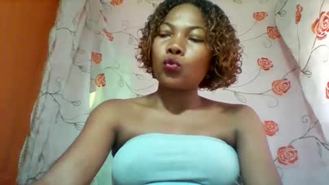 lyndah19 online show from March 4, 2026, 8:09 am