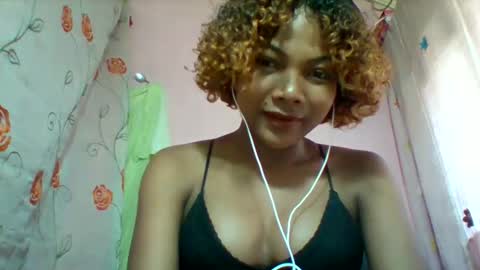 lyndah19 online show from March 6, 2026, 7:49 am