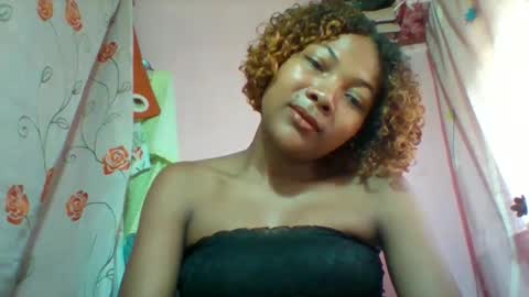 lyndah19 online show from March 8, 2026, 7:45 am