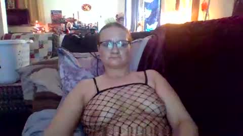 lynds87 online show from February 10, 2026, 8:35 pm