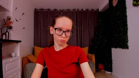 Snapshot of lynettebails chatting on January 20, 2025, 7:25 pm Sara online show from January 20, 2025, 7:25 pm