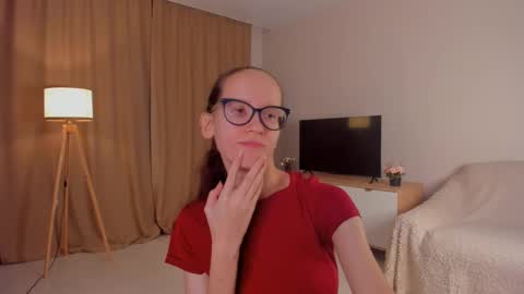 Snapshot of lynettebails chatting on October 22, 2025, 4:18 pm Sara online show from October 22, 2025, 4:18 pm