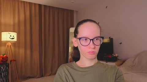 Sara online show from November 18, 2025, 4:33 pm