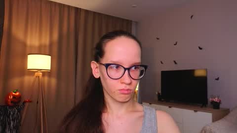 Sara online show from November 22, 2025, 4:17 pm