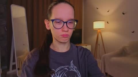 Sara online show from November 28, 2025, 4:09 pm