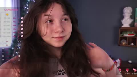 Snapshot of lynngroves chatting on December 17, 2024, 7:40 am Lola online show from December 17, 2024, 7:40 am