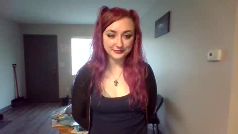 Lynn  online show from March 28, 2026, 6:40 pm